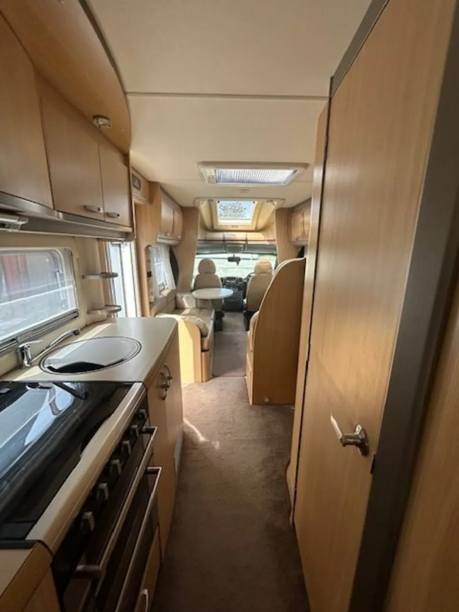 Bessacarr E769 - 2010 - 4 Berth - Island Bed - Image 4
