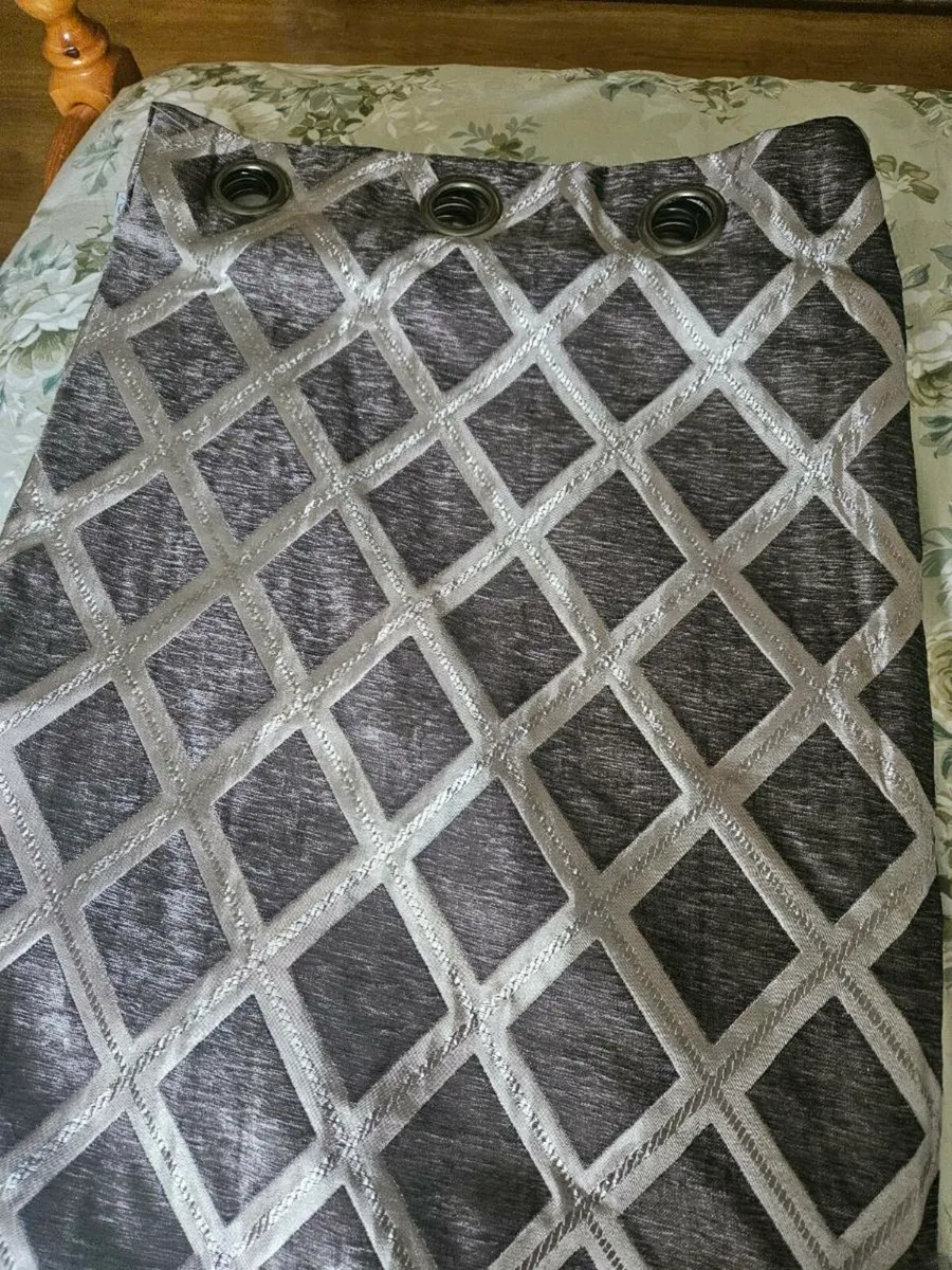 Heavy Lined Eyelet Curtains 90 x 90 - Image 2