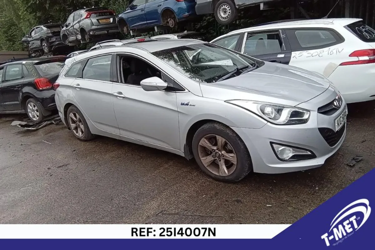2011 HYUNDAI I40 BREAKING FOR PARTS - Image 3
