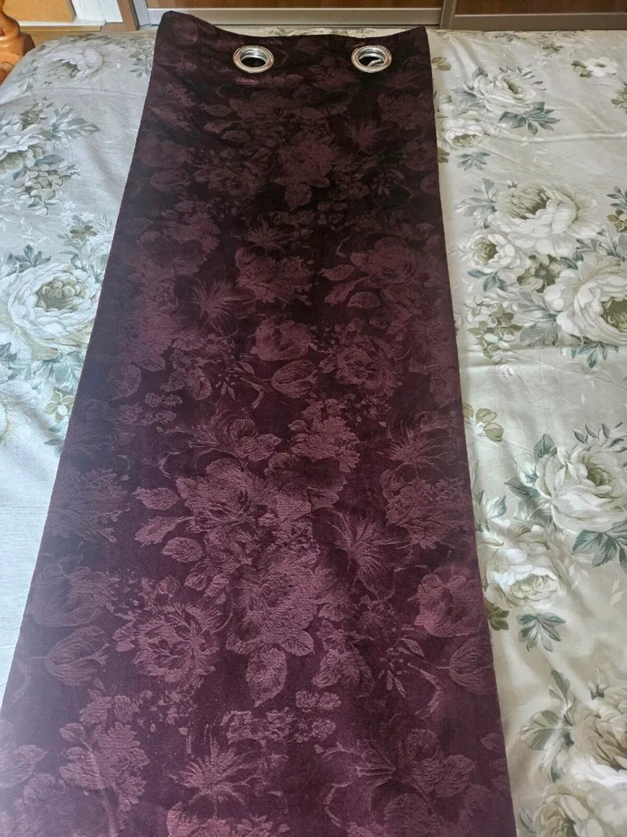 Lined Eyelet Curtains 90 x 90 - Image 1