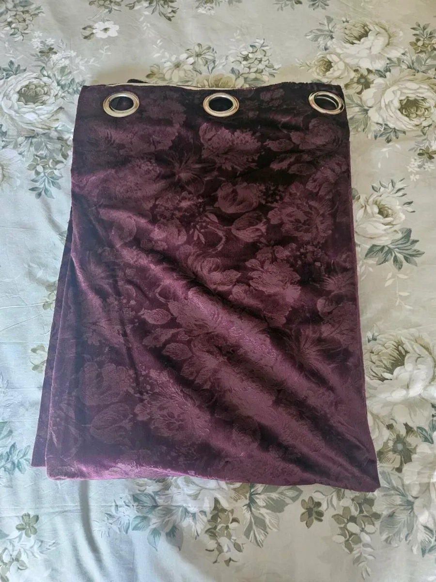 Lined Eyelet Curtains 90 x 90 - Image 2