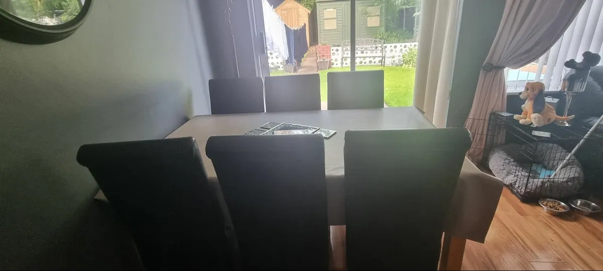 Kitchen table and chairs - Image 3