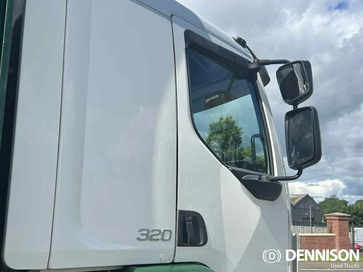 Volvo FE320 6x2 (2017) For Sale - Image 4