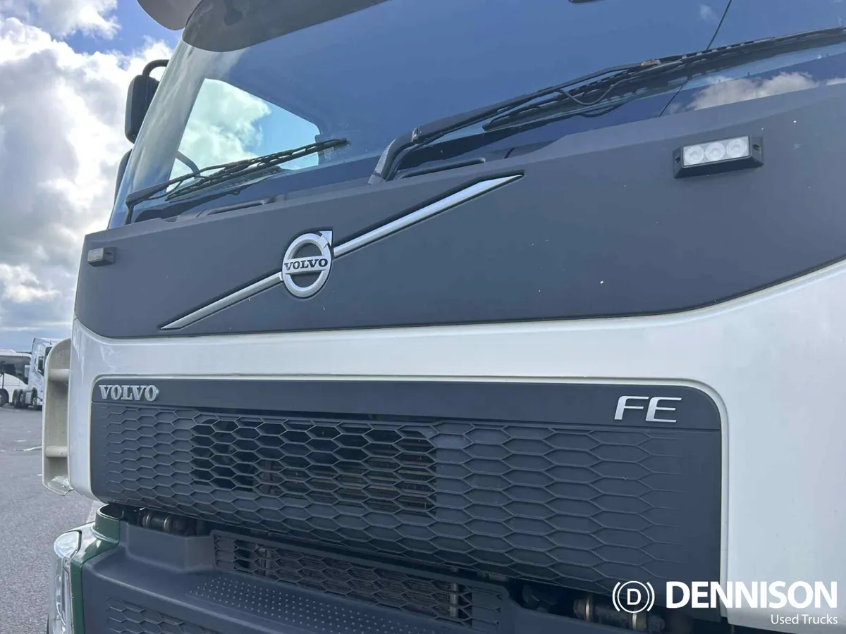 Volvo FE320 6x2 (2017) For Sale - Image 3