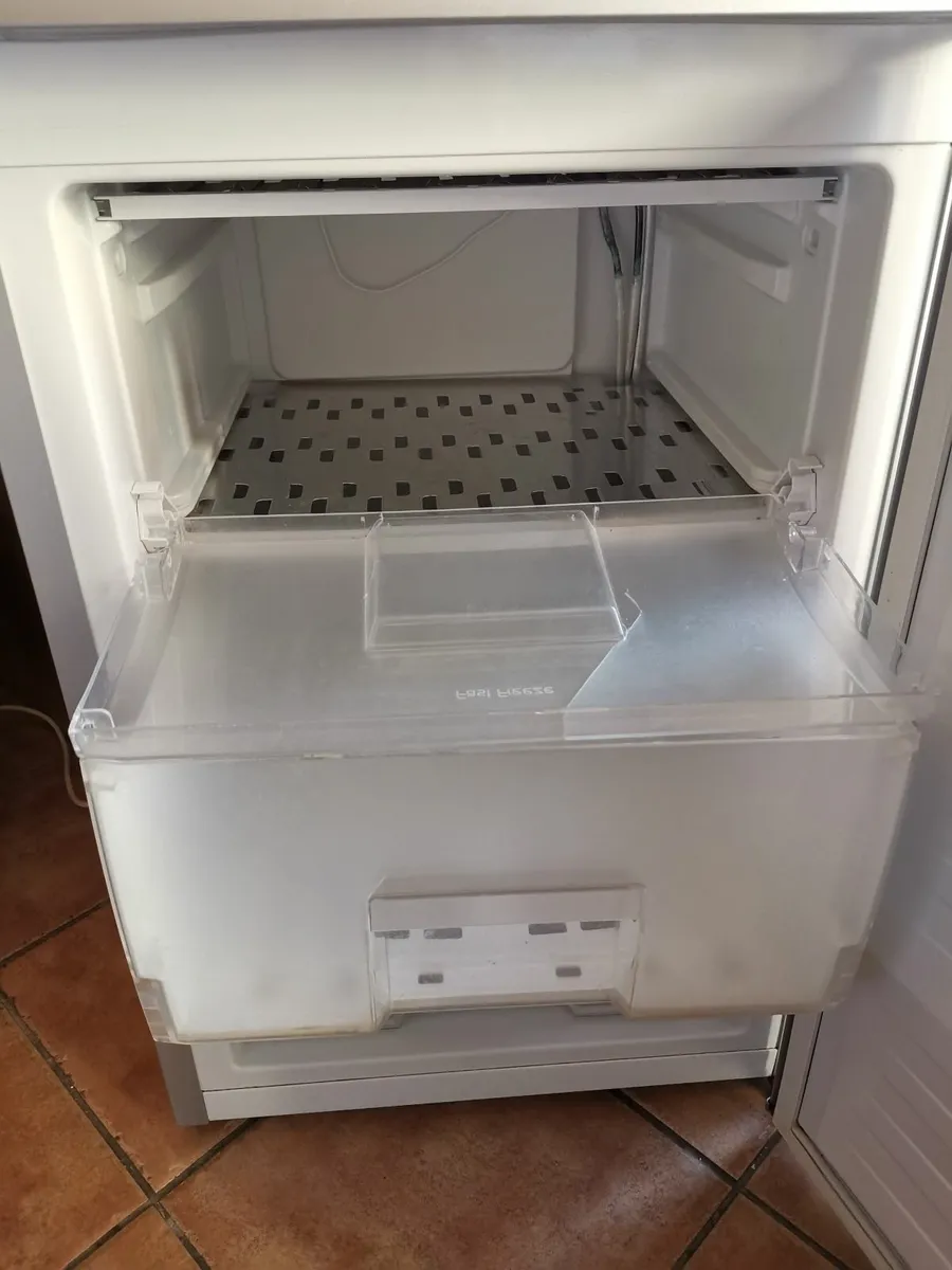 Beko undercounter freezer - Image 3