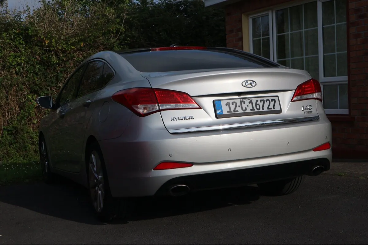 Hyundai i40 Saloon Diesel Silver - Image 1