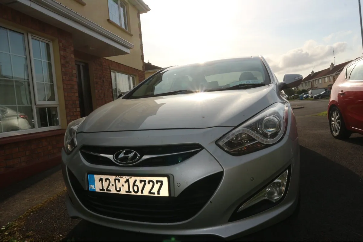 Hyundai i40 Saloon Diesel Silver - Image 2