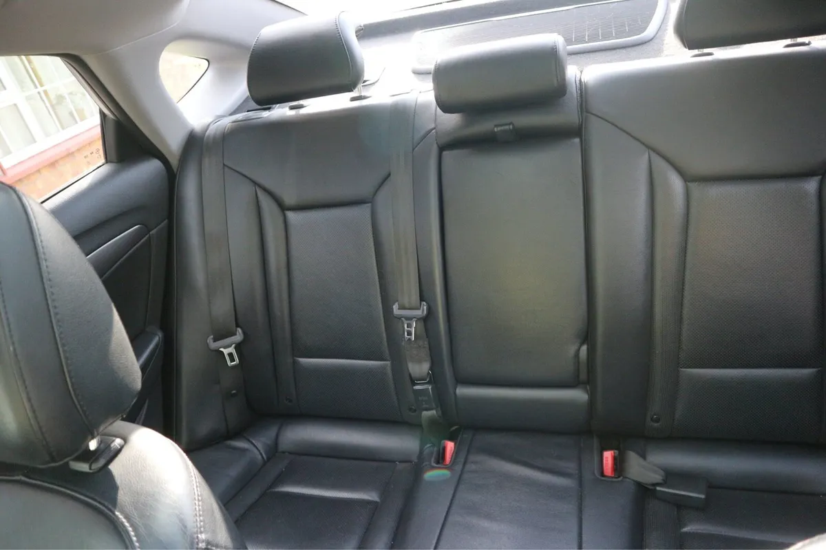 Hyundai i40 Saloon Diesel Silver - Image 3