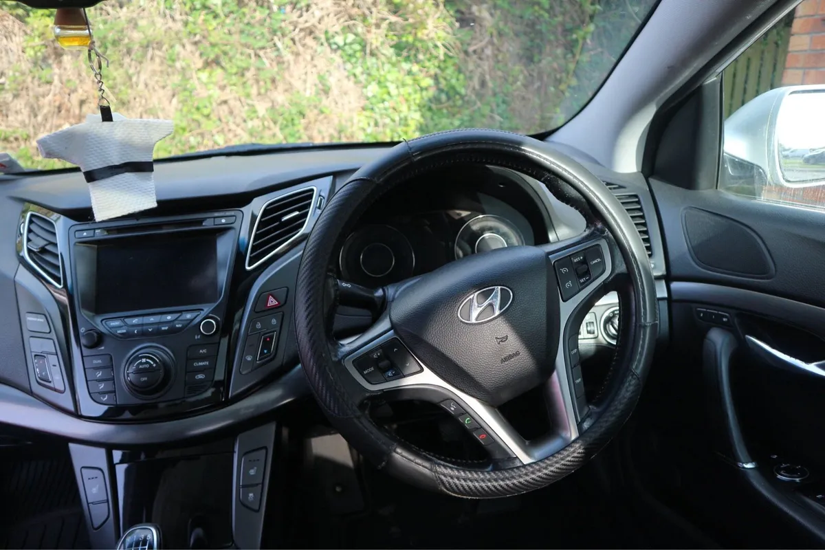 Hyundai i40 Saloon Diesel Silver - Image 4