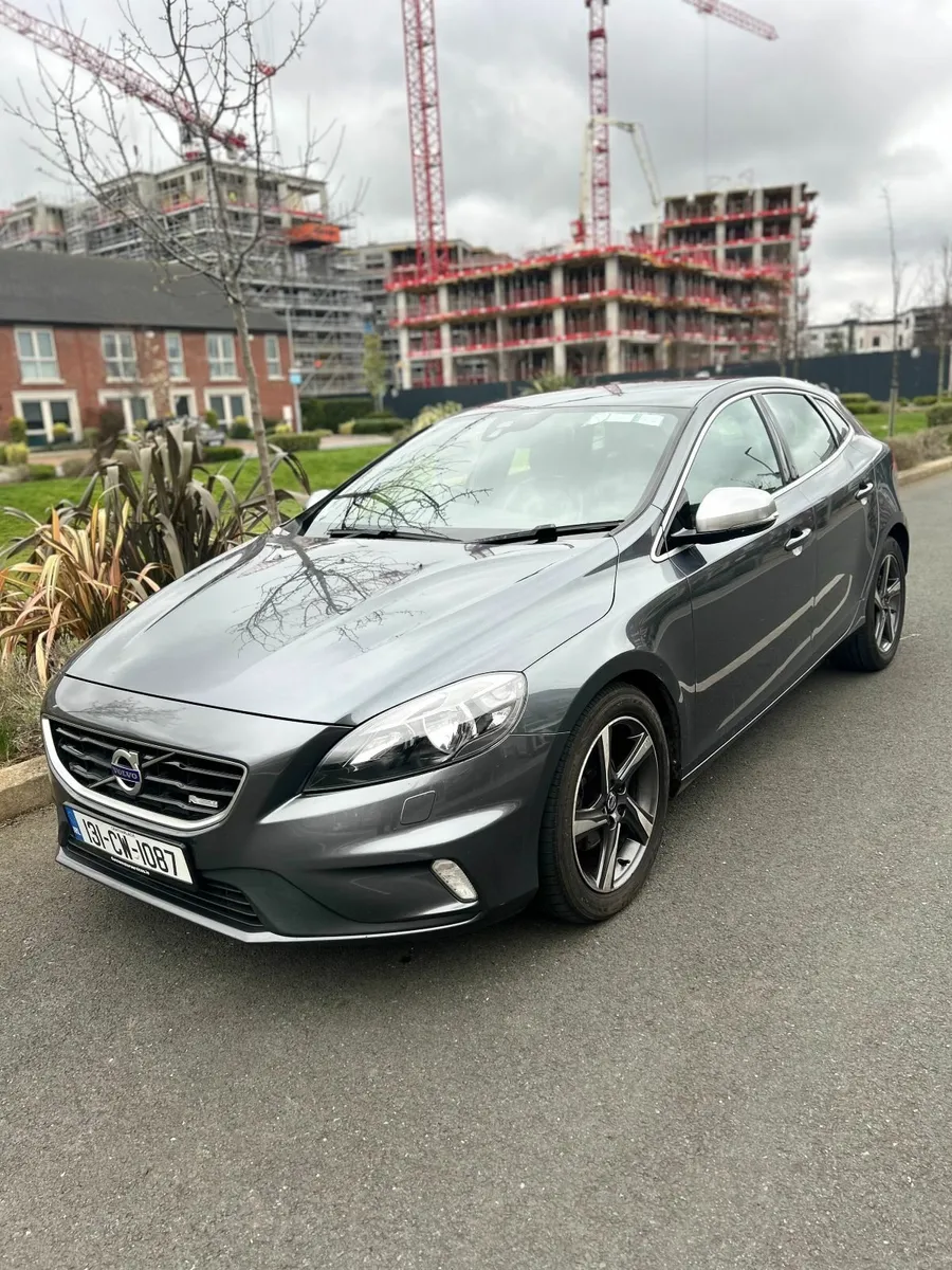 Volvo V40 2013 - Image 1