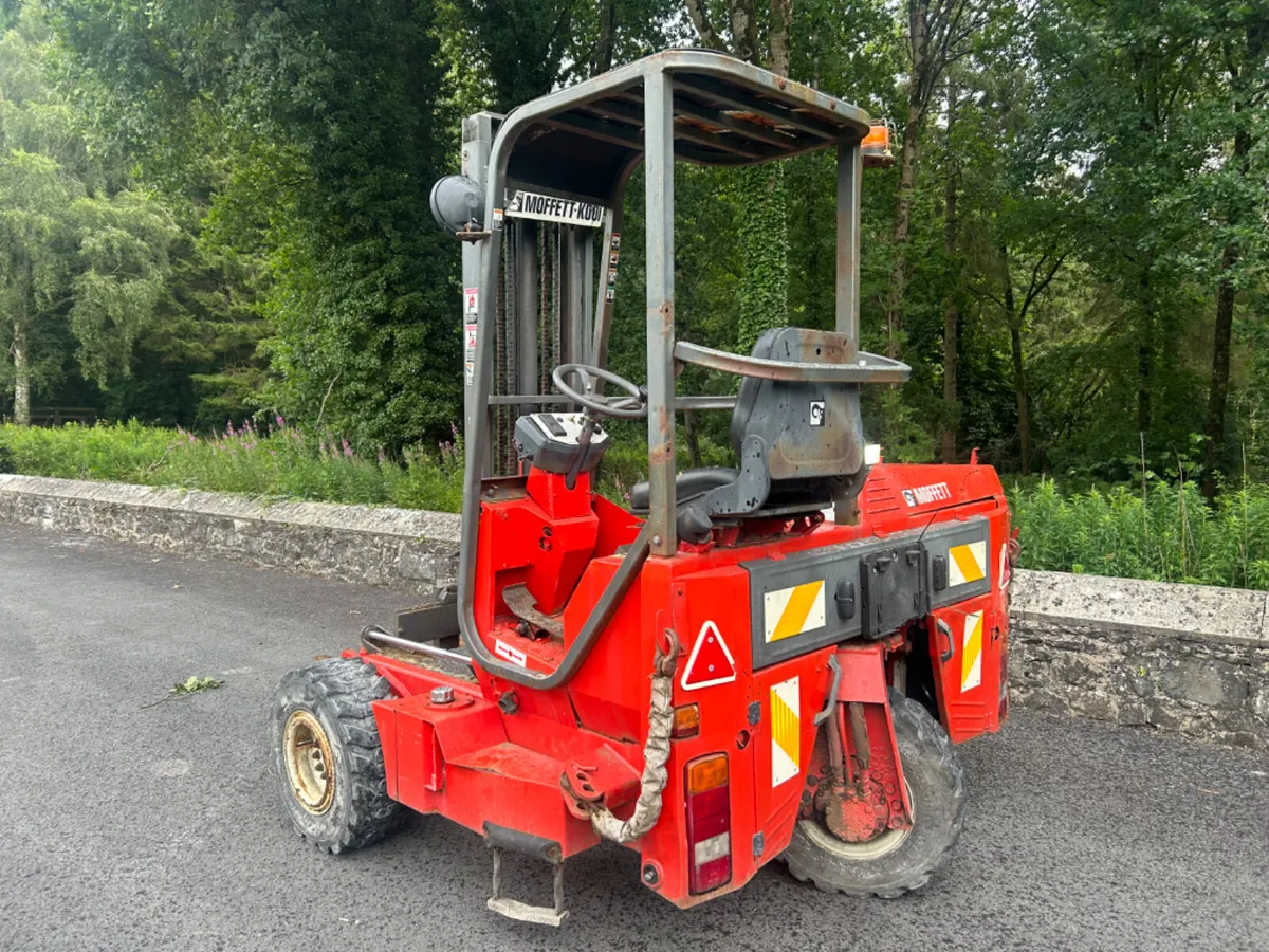 05 Moffett mounty 2.5 ton forklift - Image 3