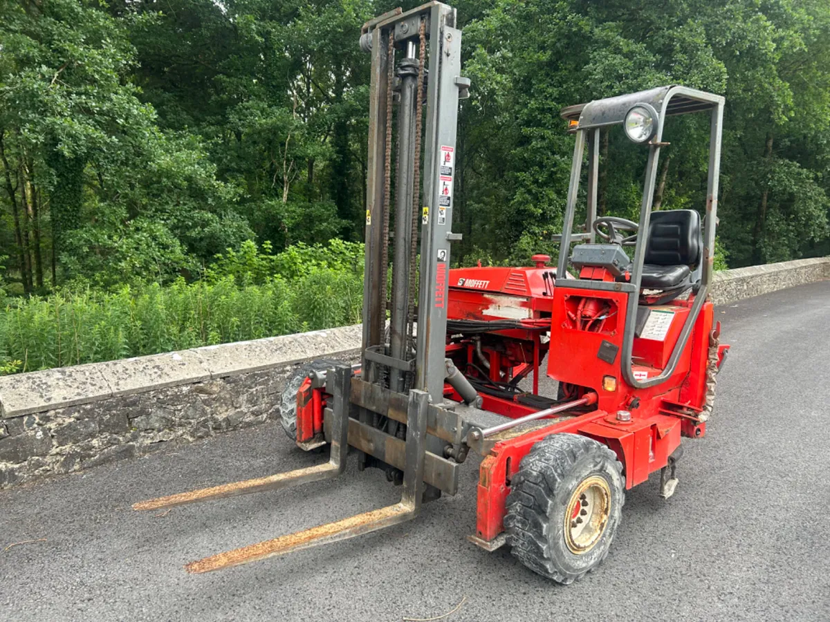 05 Moffett mounty 2.5 ton forklift - Image 1