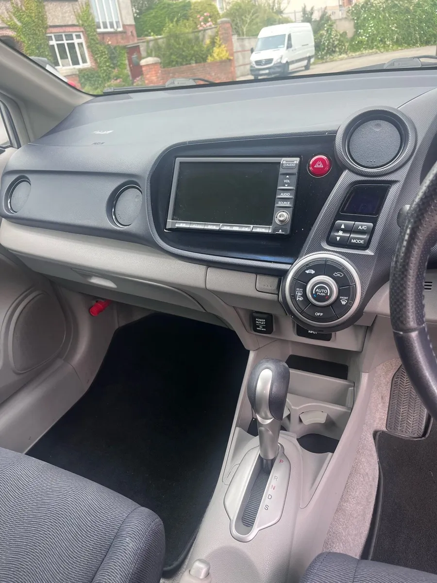 Car - Image 3