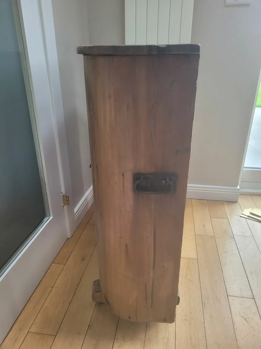 Cabinet - Image 2