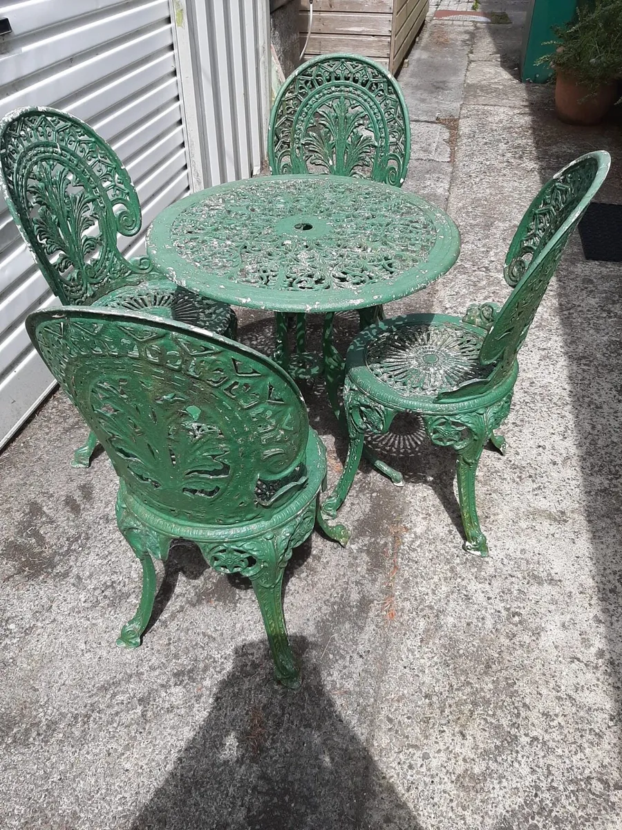 Cast Aluminium Table & Chairs - Image 1