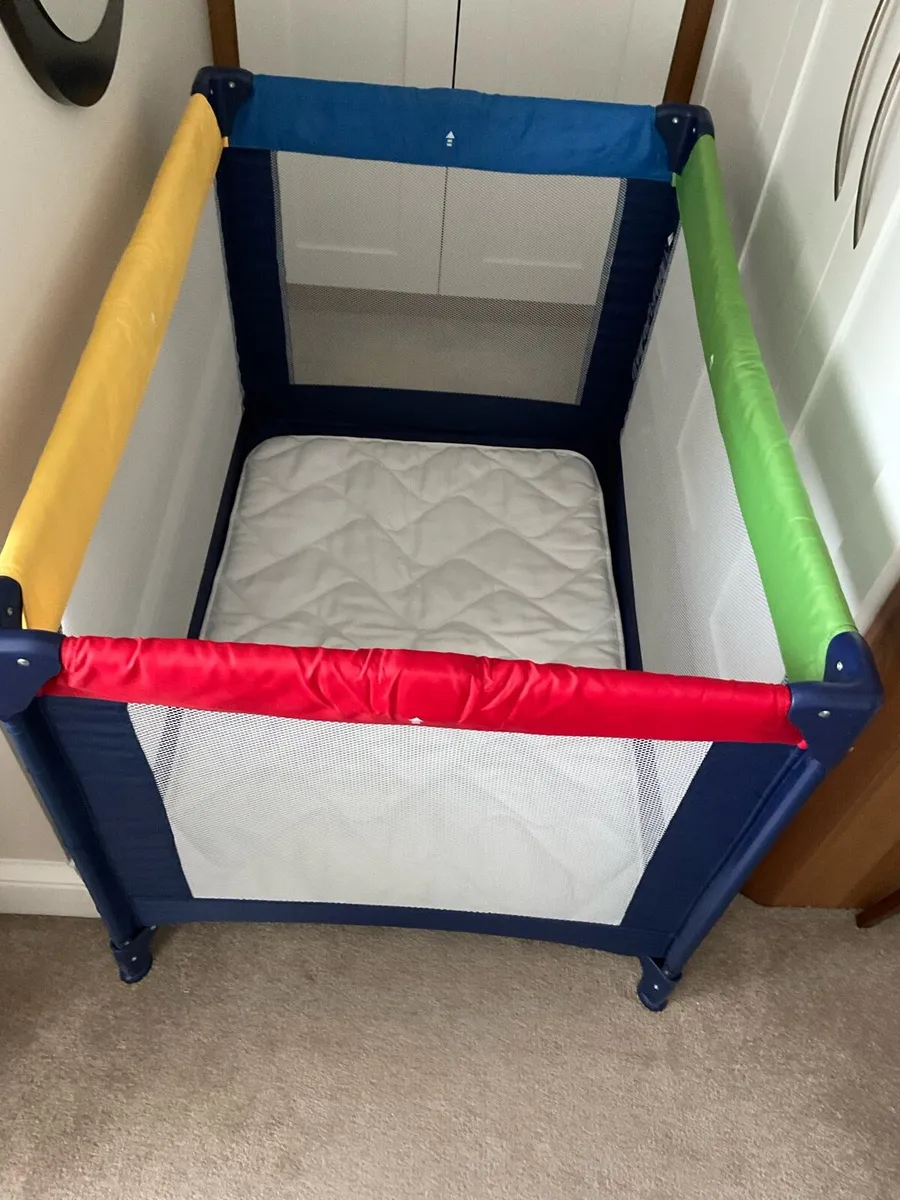 Travel cot - Image 1
