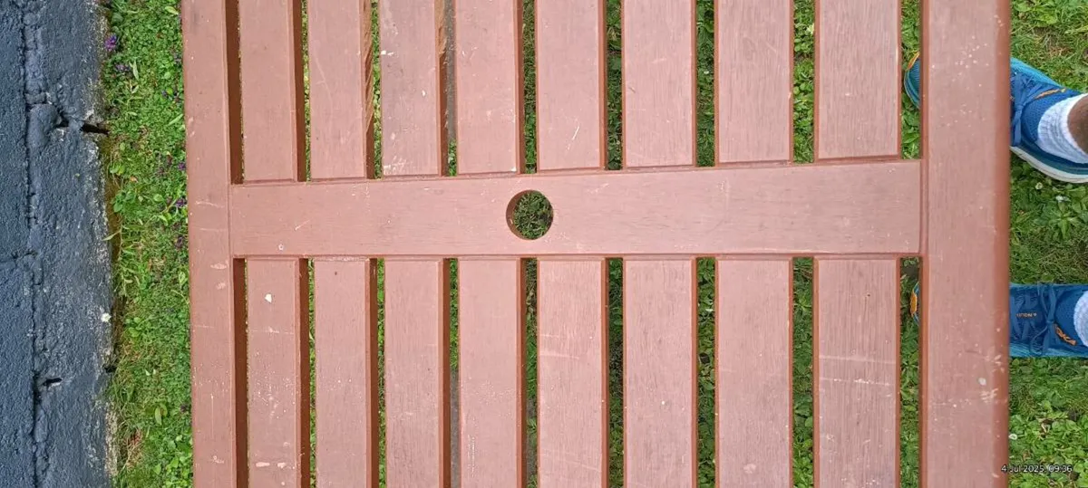 Patio Table. - Image 4