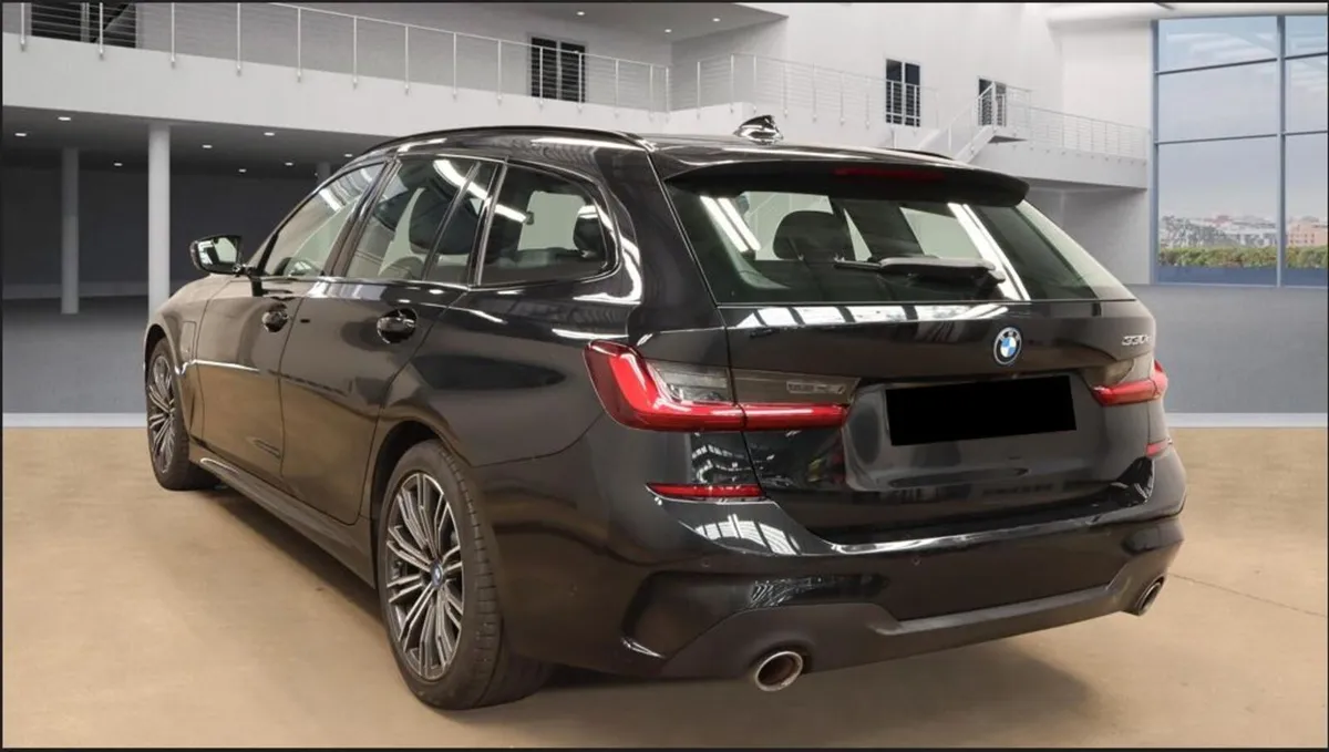 2022 BMW 3 SERIES 330e M SPORT AUTO HYBRID ESTATE - Image 3