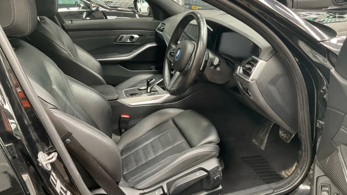 2022 BMW 3 SERIES 330e M SPORT AUTO HYBRID ESTATE - Image 2