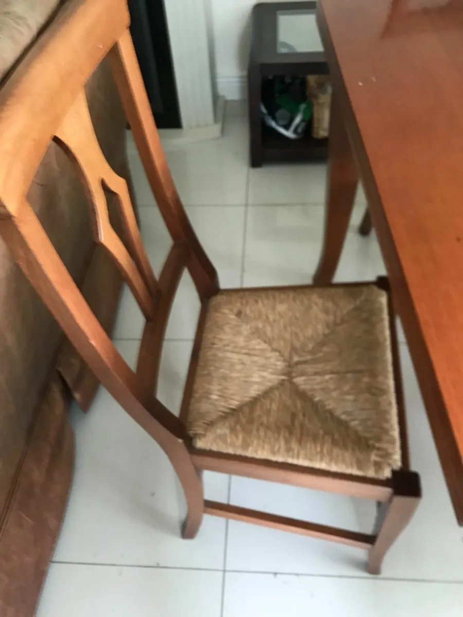 Kitchen Table and 4 chairs - Image 2