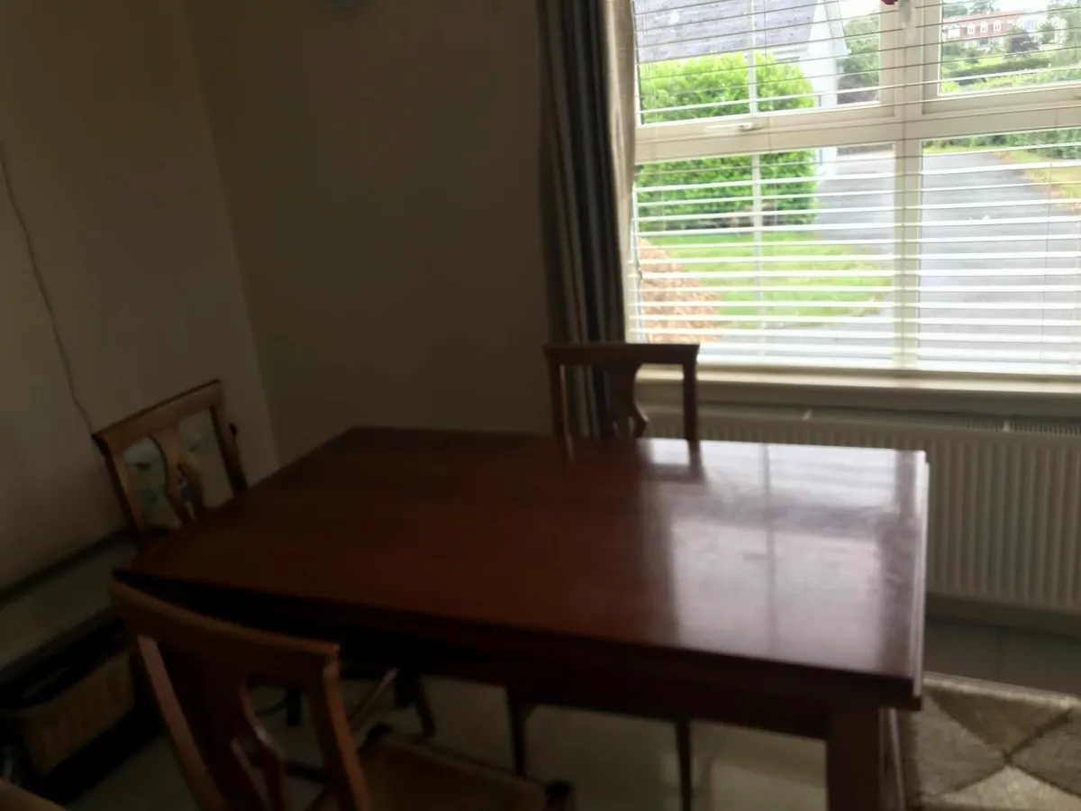Kitchen Table and 4 chairs - Image 4