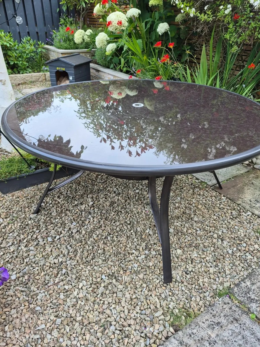 patio table - Image 1