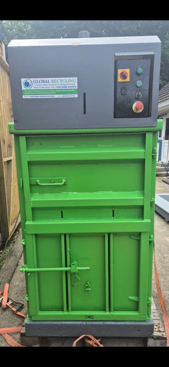 Cardboard baler compactor - Image 1