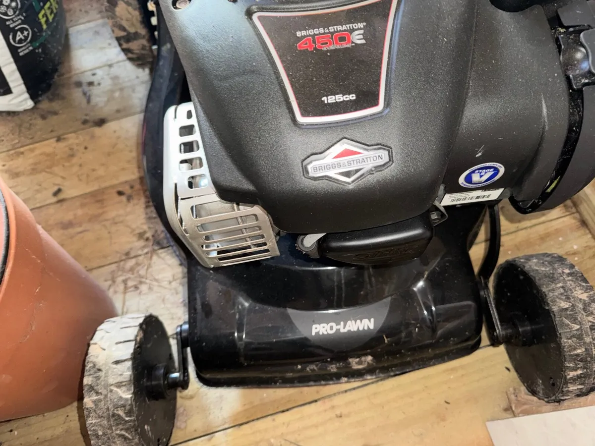 Briggs & Stratton 450E  125cc (Hyundai) Lawn Mower - Image 1