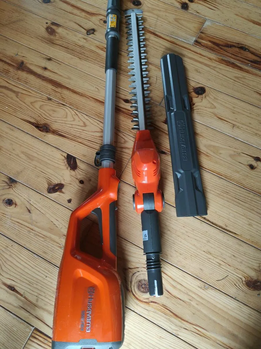 Husqvarna Long reach hedge trimmer. - Image 2