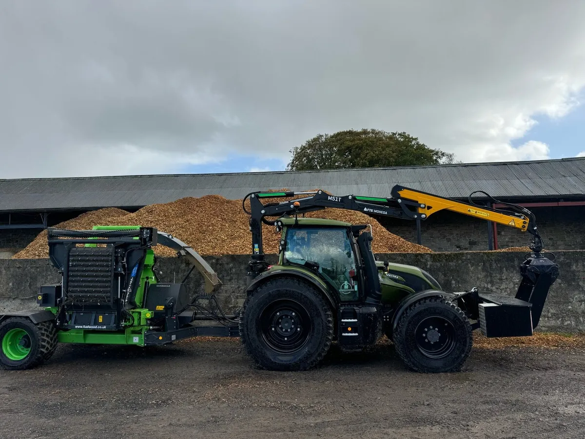 Tractor and chipper - Image 2