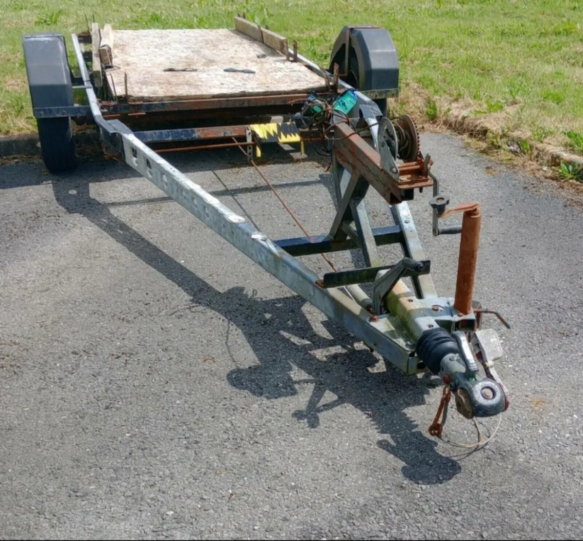 BOAT TRAILER HAS WINCH, LIGHTS, BRAKES - Image 2
