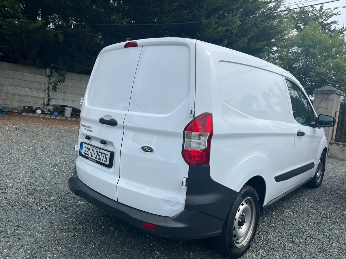 Ford Transit Courier 2023 - Image 3