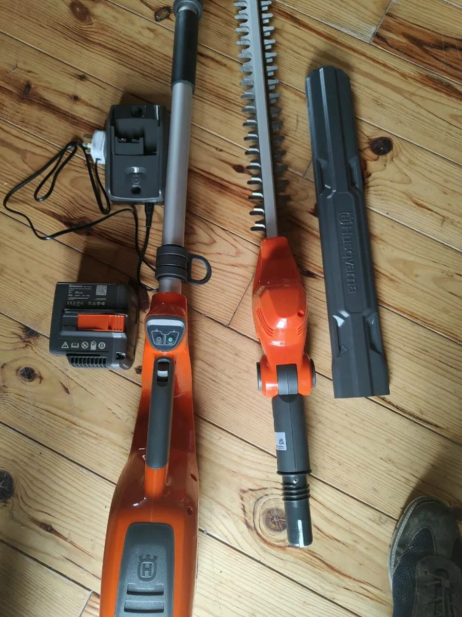 Husqvarna Long reach hedge trimmer. - Image 3
