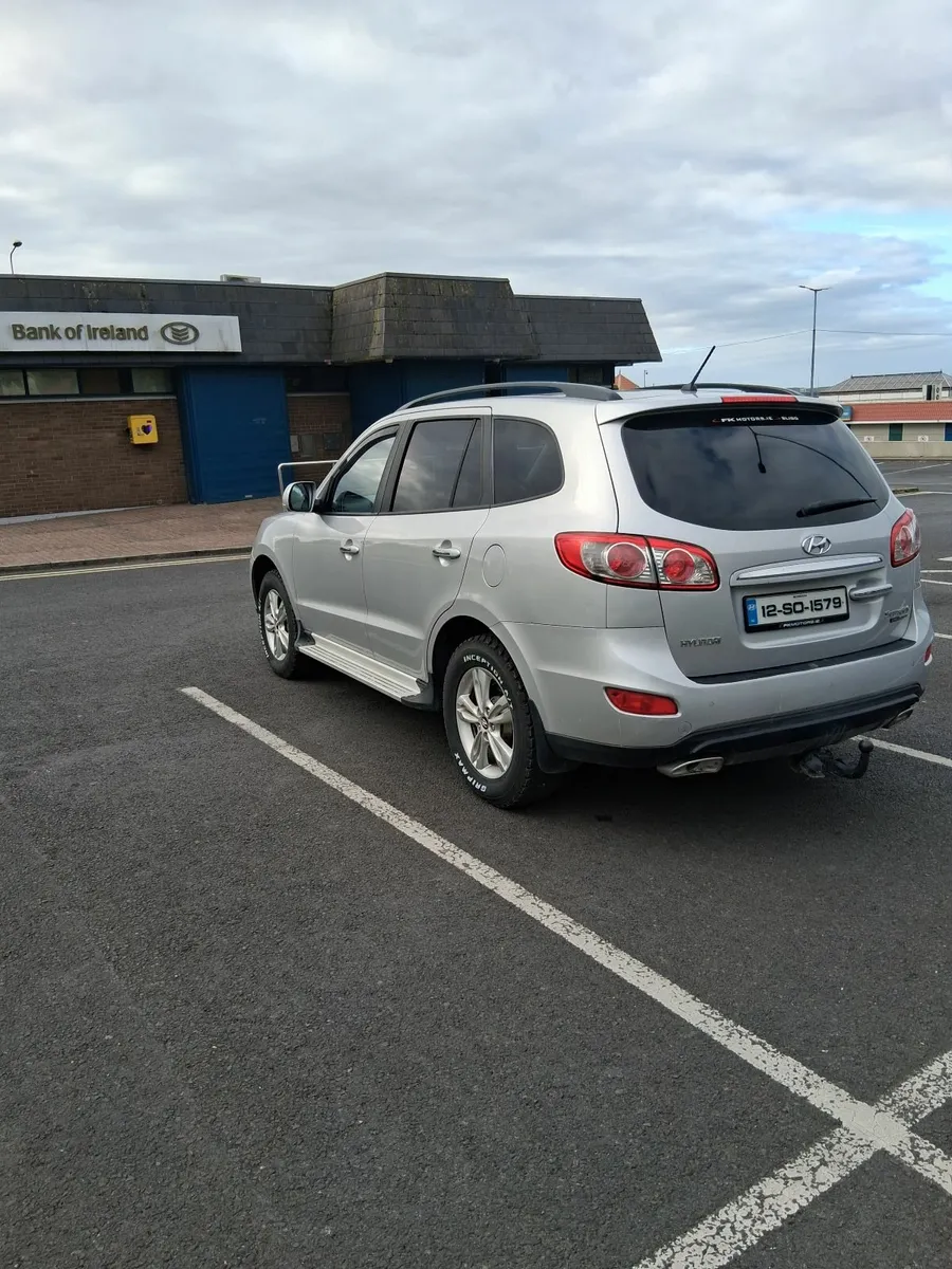 Hyundia santa fe - Image 2
