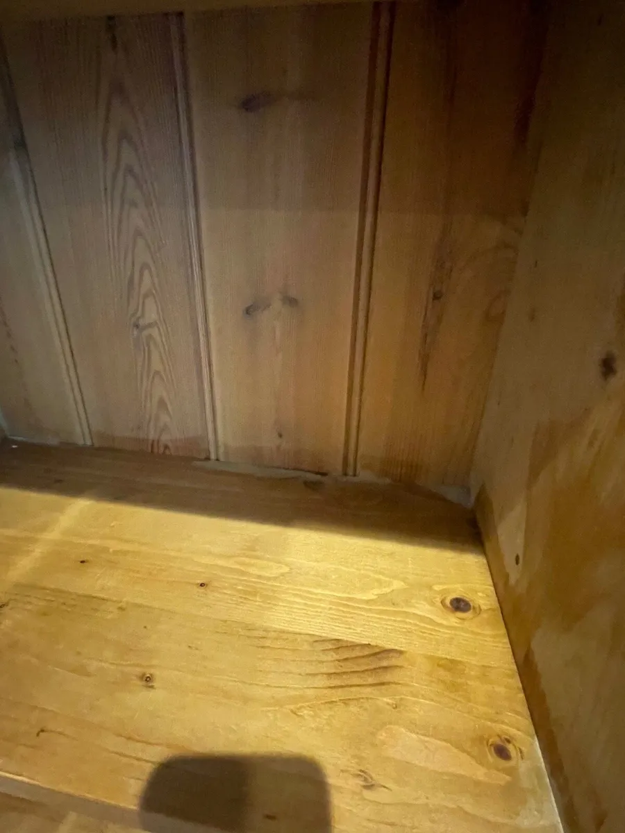 Narrow pine book shelf €100 - Image 4
