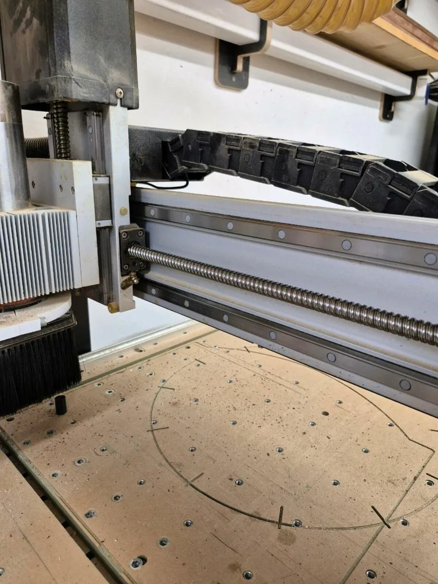 Axiom Precision AR8 Cnc Router 1210 x 610  2.2kw - Image 1