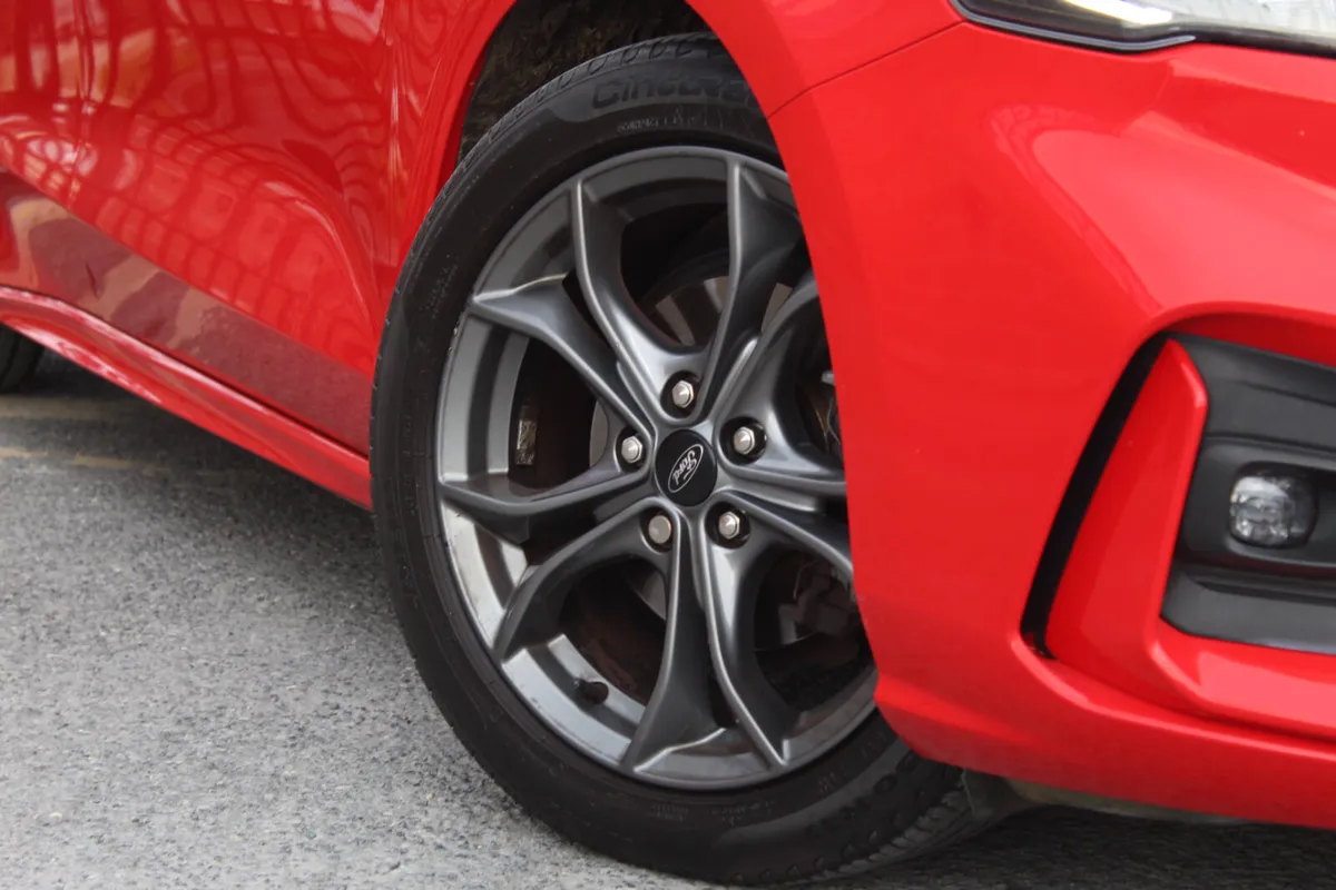 Ford Focus 2019  ST-LINE 1.0 Petrol *Warranty* - Image 3
