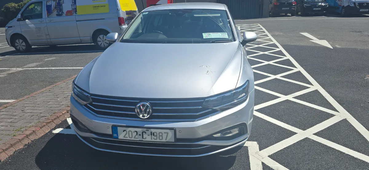 Volkswagen Passat 2020 - Image 2