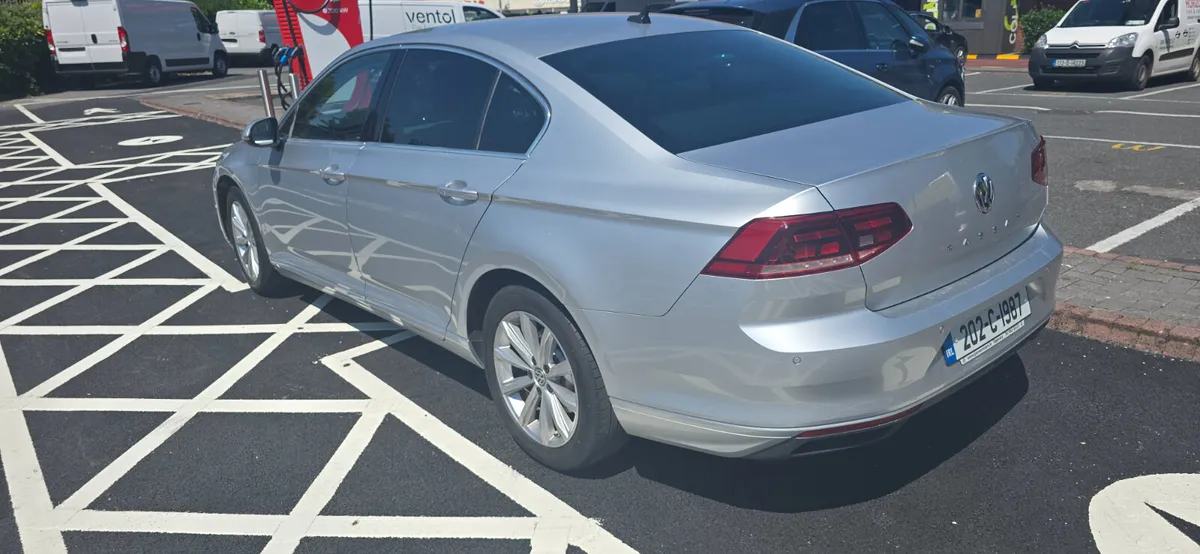 Volkswagen Passat 2020 - Image 3