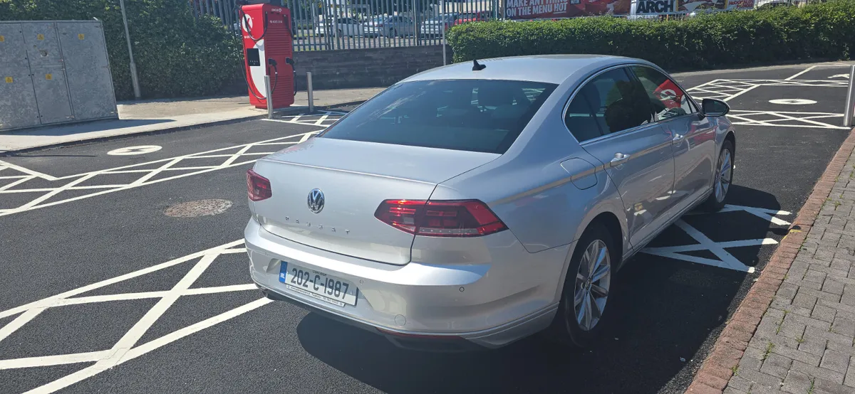 Volkswagen Passat 2020 - Image 4