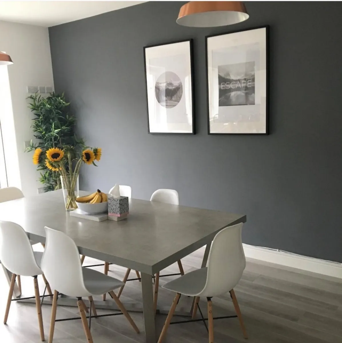 Dining table - Image 1
