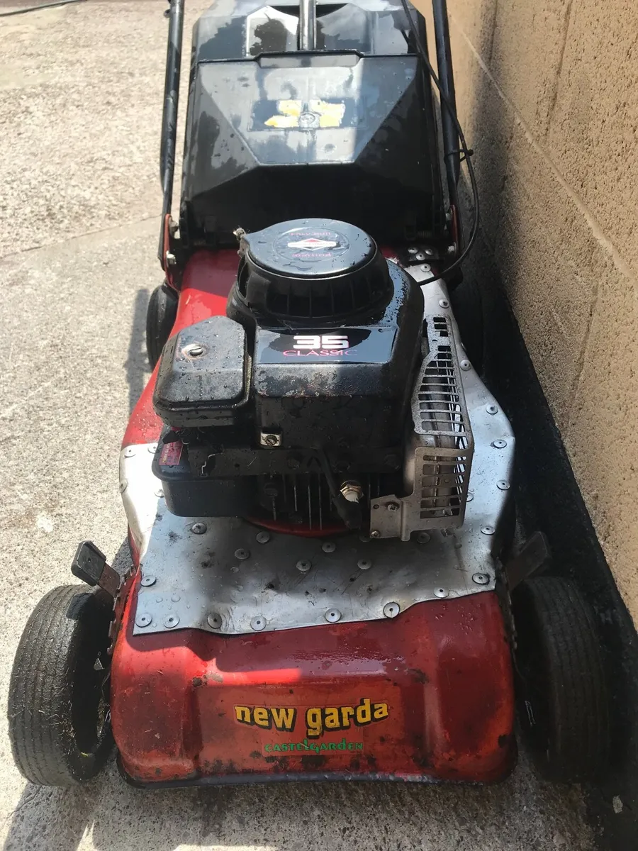 Castl garden self push Lawnmower 20 inch - Image 1