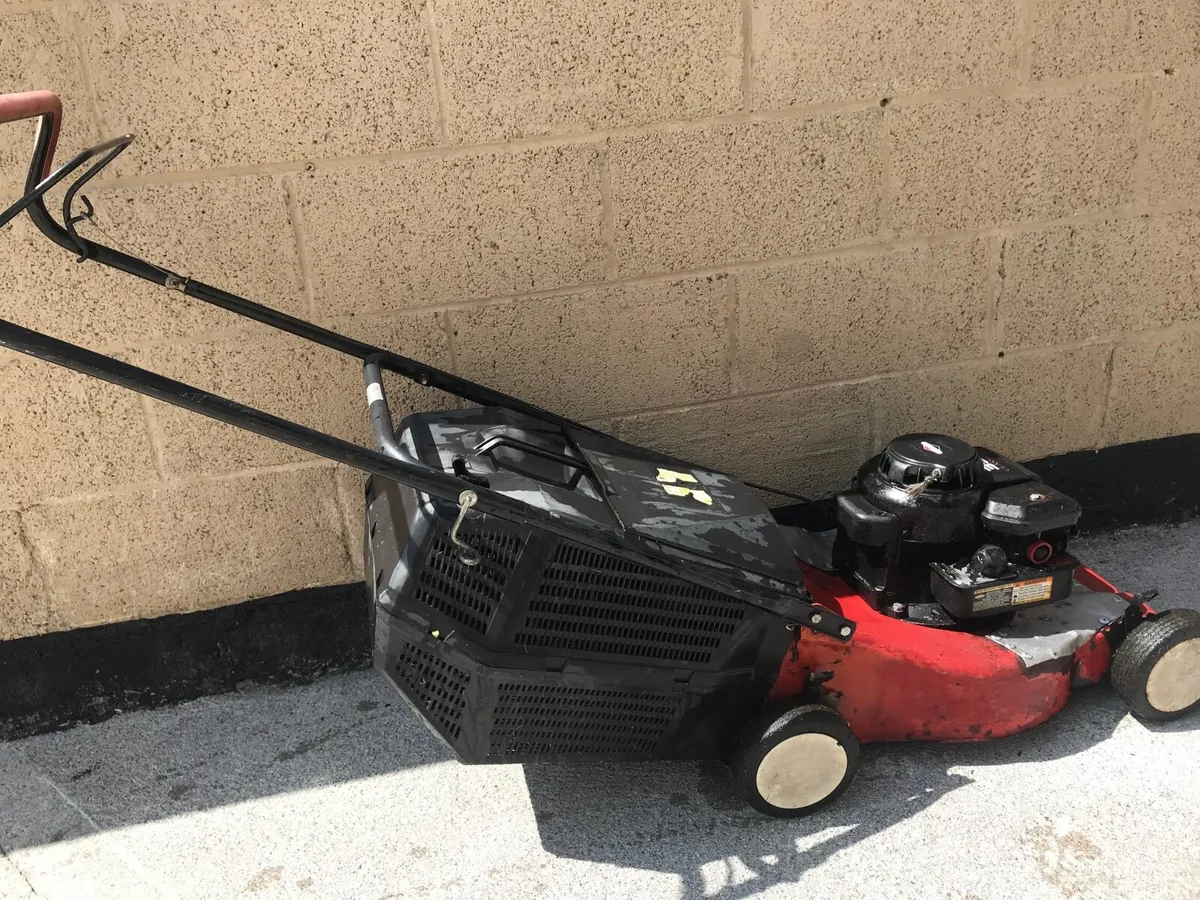 Castl garden self push Lawnmower 20 inch - Image 2