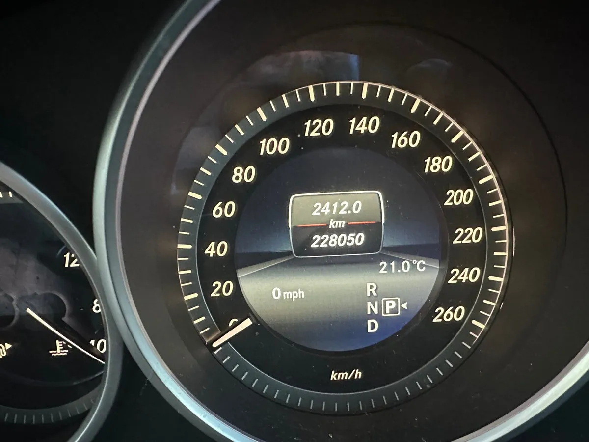 Mercedes-Benz E-Class 2015 - Image 2