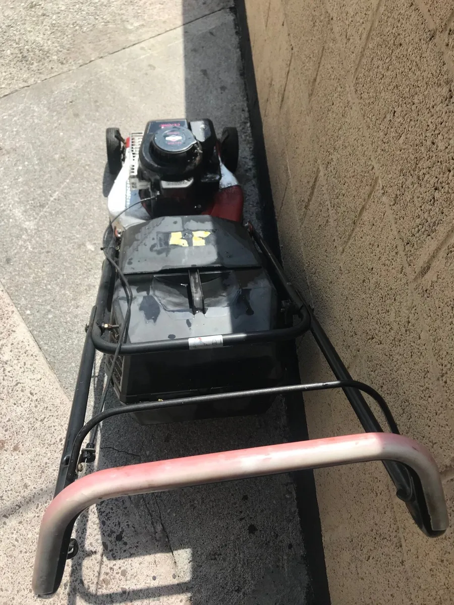 Castl garden self push Lawnmower 20 inch - Image 4