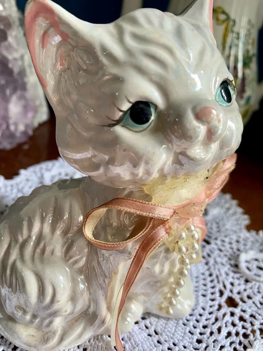 Vintage 1980s Porcelain Cat Figure - Image 4