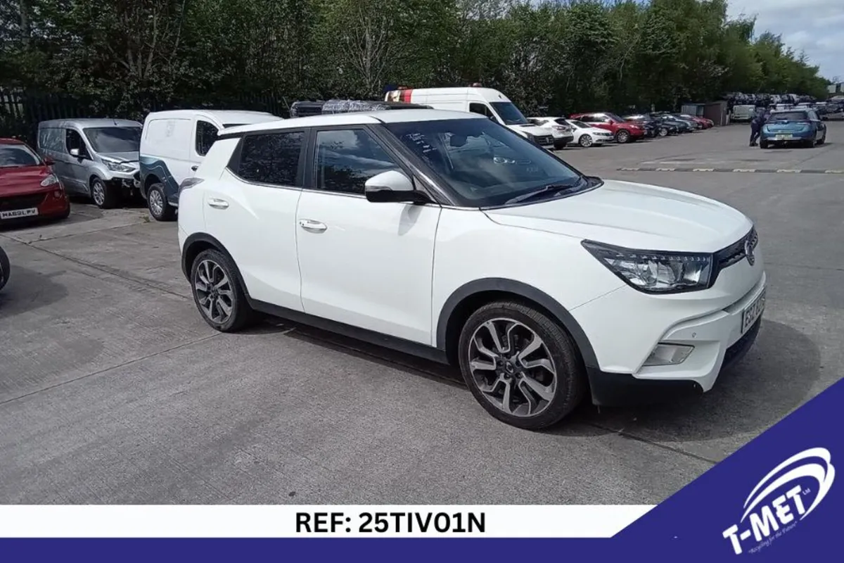 2017 SSANGYONG TIVOLI BREAKING FOR PARTS - Image 1