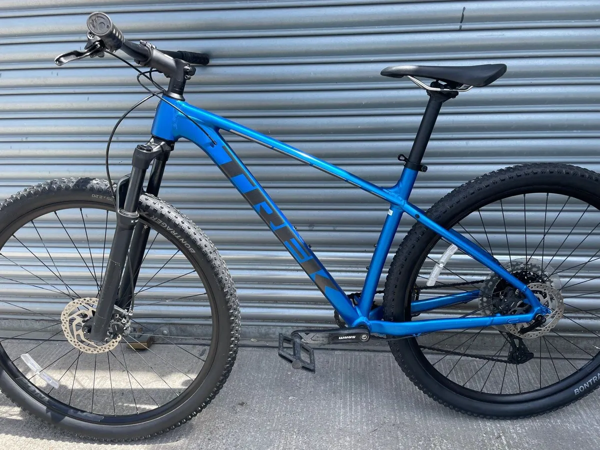 Trek xcaliber 8 mountain bike (As new) - Image 4
