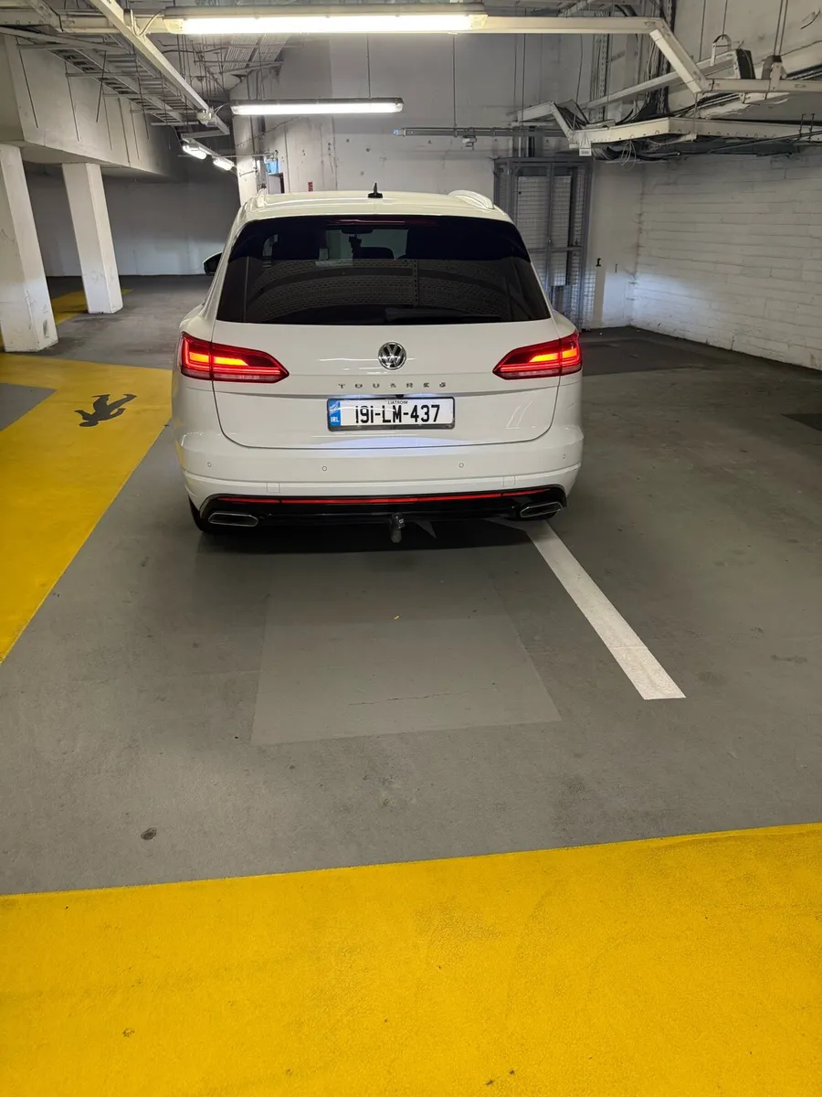 VOLKSWAGEN Touareg €600 road tax €45000 - Image 4