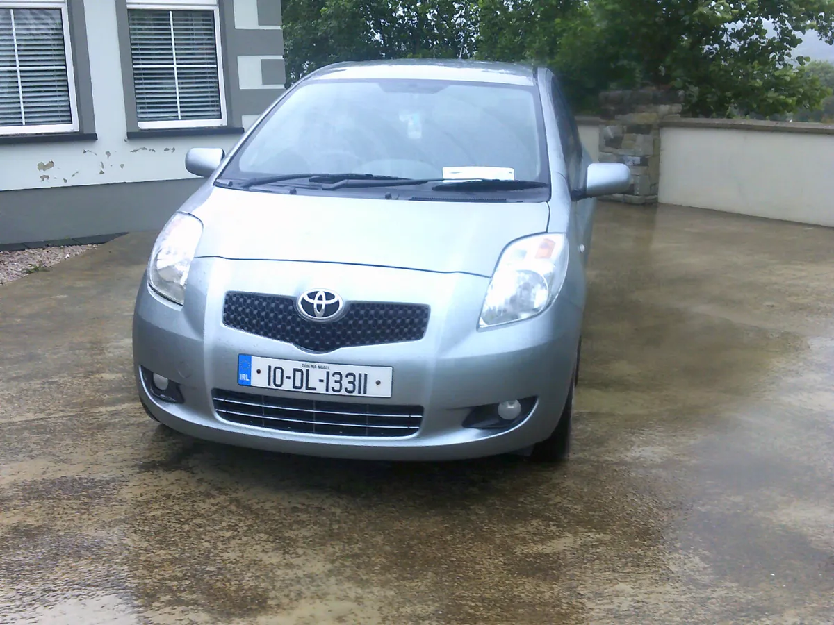 Toyota Yaris 2010 - Image 2